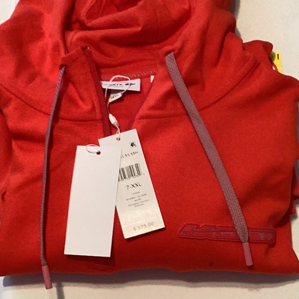 Hoodie w/ front pockets